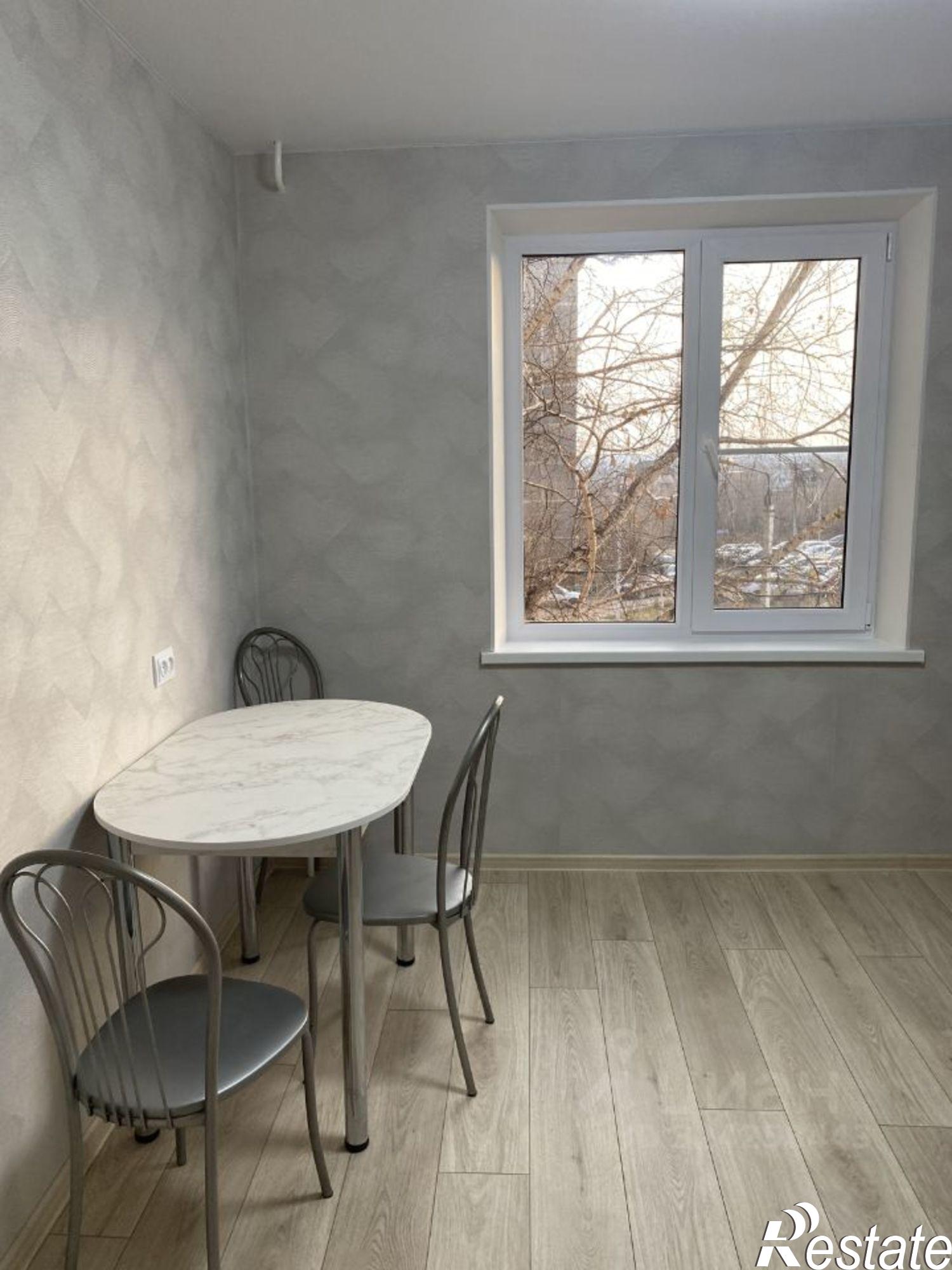 Сдать квартиру за 15 000 рублей на ул Калмыкова, 14