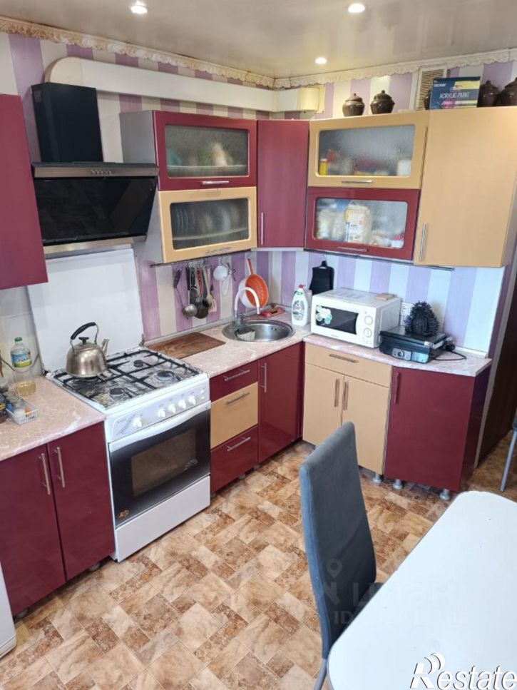 3-комн квартира ул Завенягина, 1,  д. 1